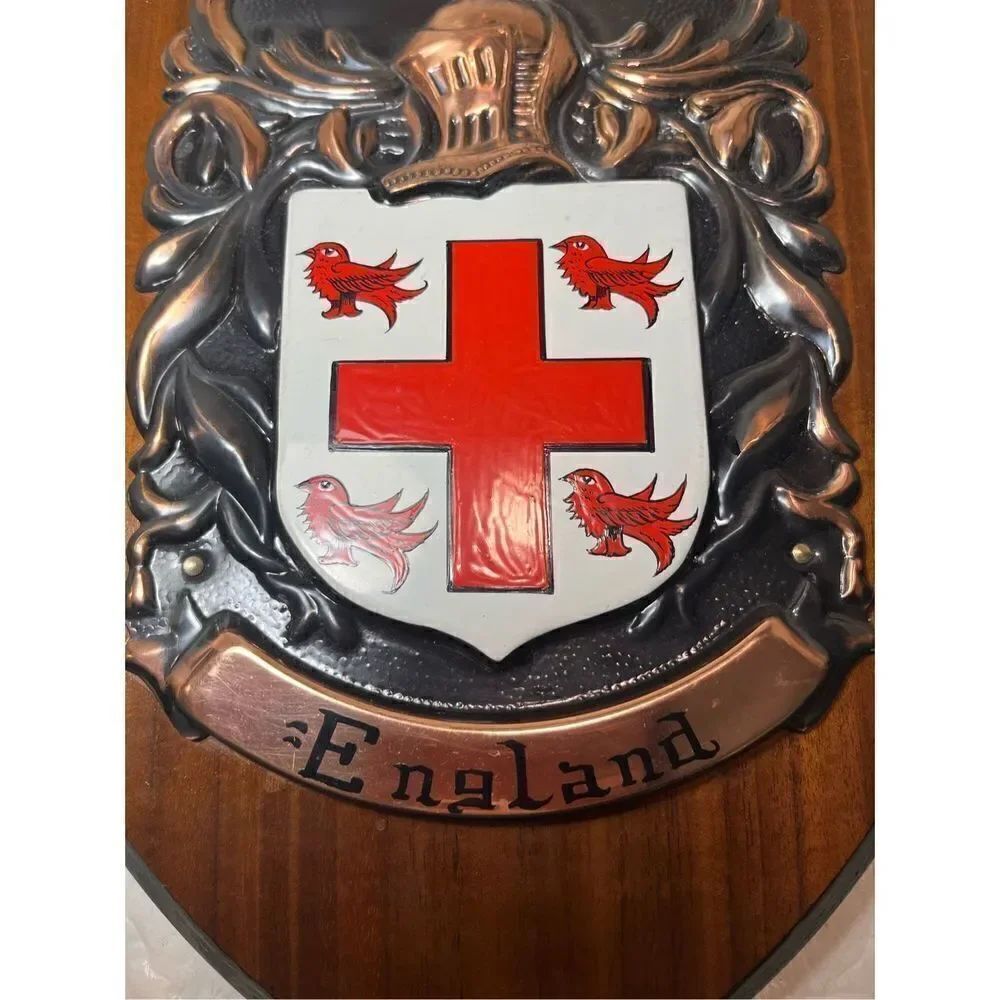 Hand-Painted Copper Shield on American Walnut. - Picture 5 of 10